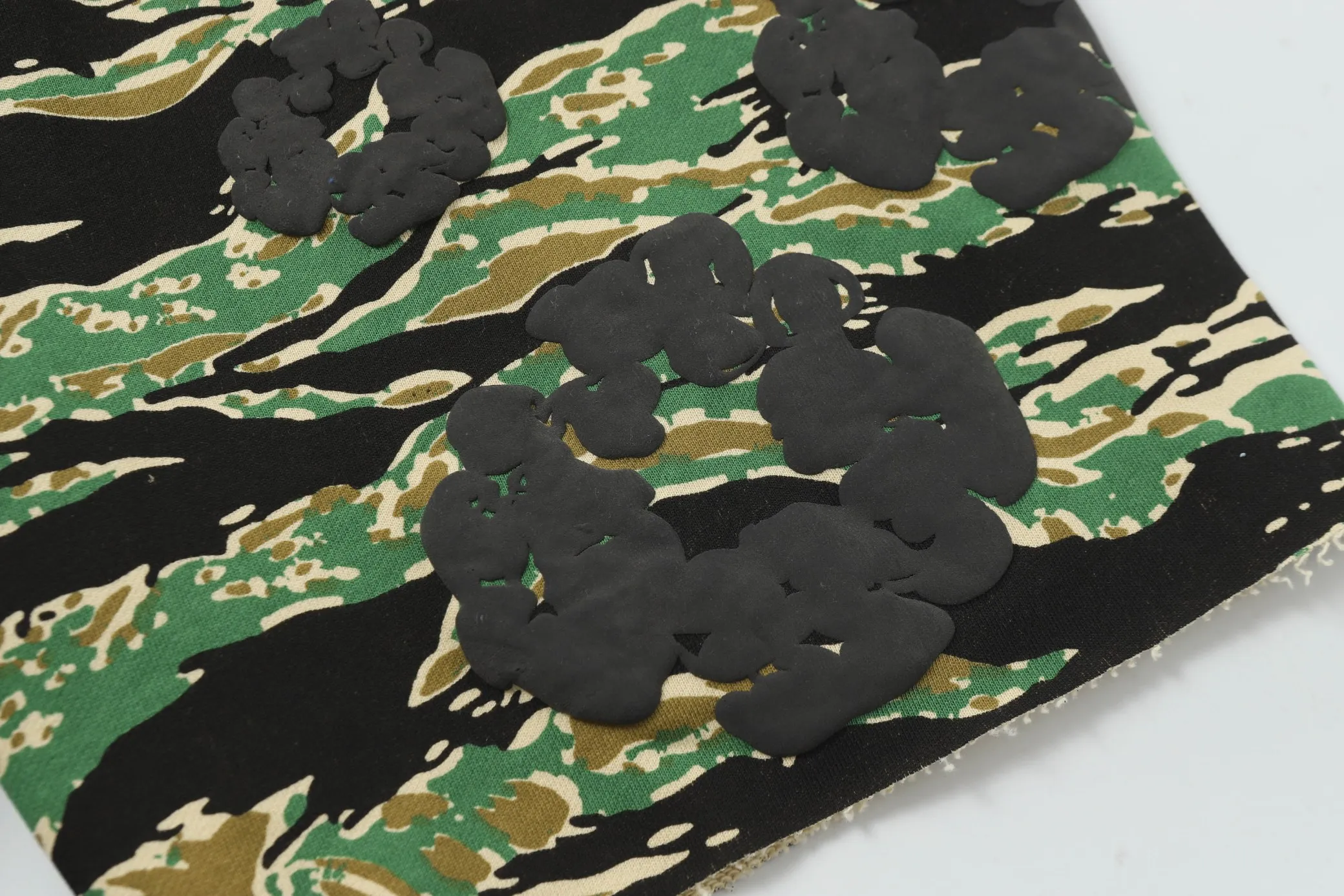 8208# DENIM TEARS Kapok European and American trendy brand high-quality foam flocking camouflage printed shorts Color Camouflage blue Camouflage powder Camouflage gray Camouflage apricot Camouflage green Size S-XL
